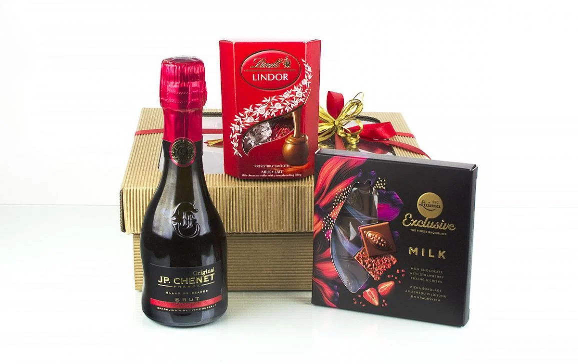 Dárková kazeta se sektem a Lindt